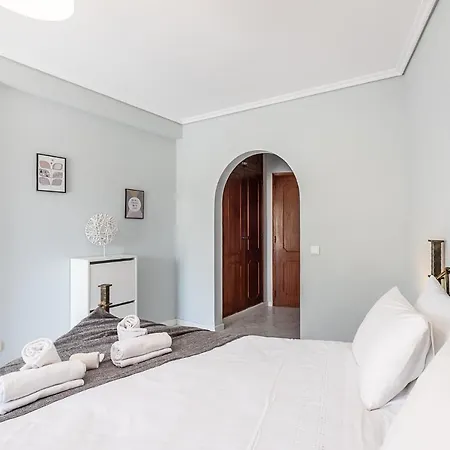 #86 Flat Near Newtown,Beach With Terrace Pool Apartment *