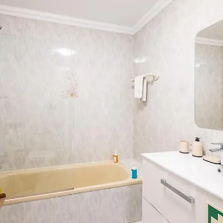 شقة #86 Flat Near Newtown,Beach With Terrace Pool *